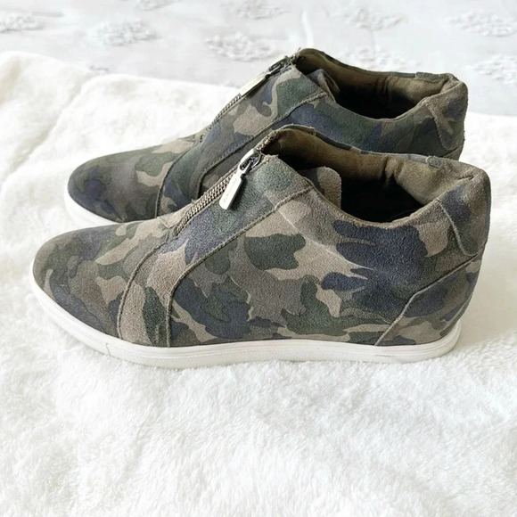 Blondo Green Camo Waterproof Glenda Hidden Heel Front Zip Sneaker boot Sz 10 - Picture 4 of 9